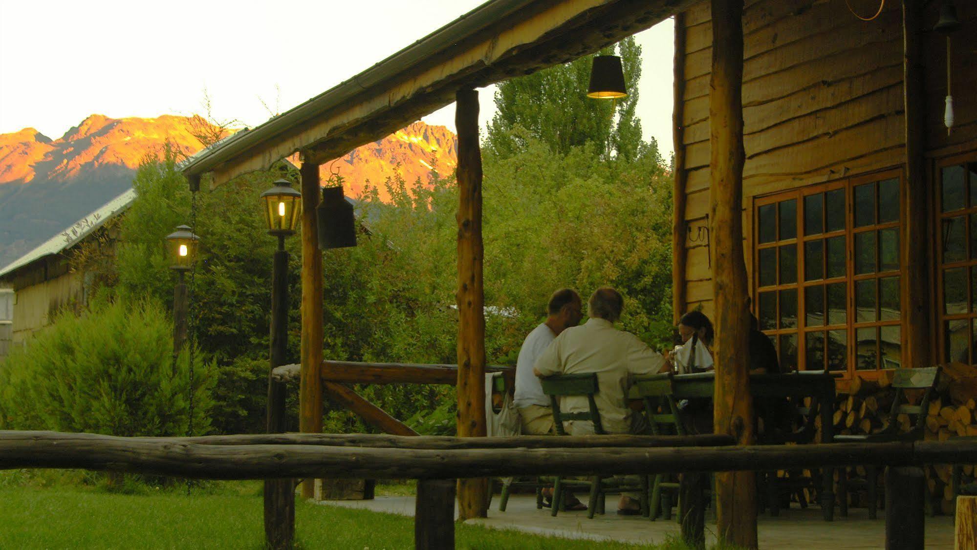Hotel El Barranco Futaleufu Luaran gambar